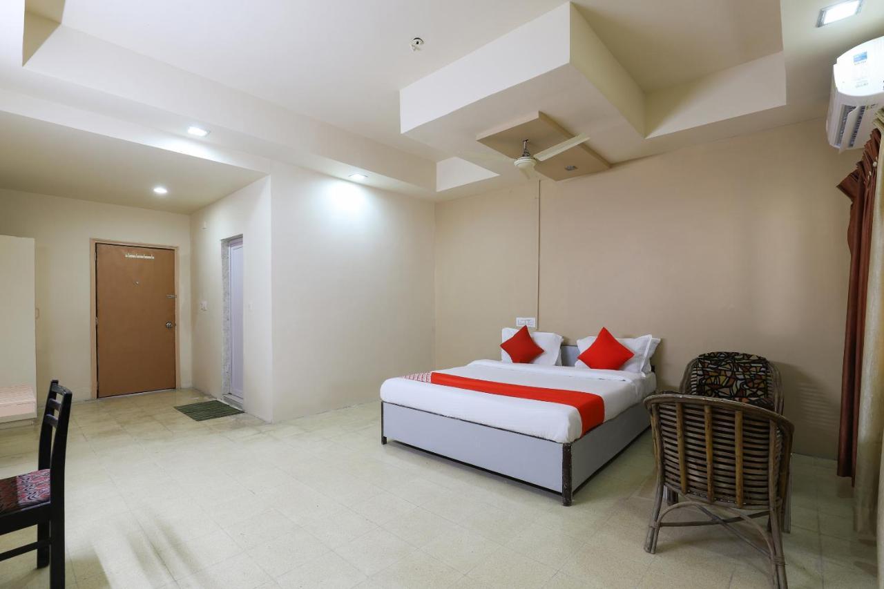 Oyo Hotel Park Veraval Zewnętrze zdjęcie