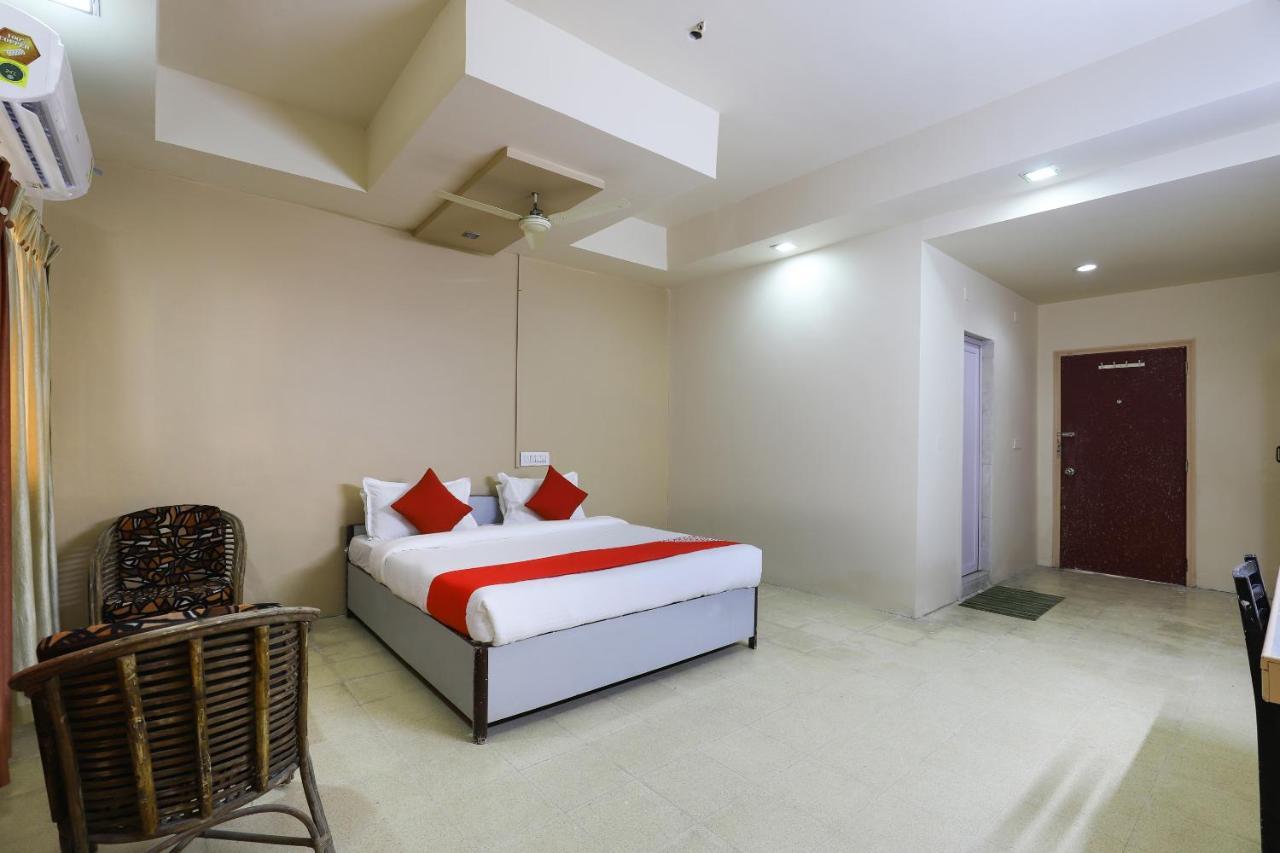 Oyo Hotel Park Veraval Zewnętrze zdjęcie