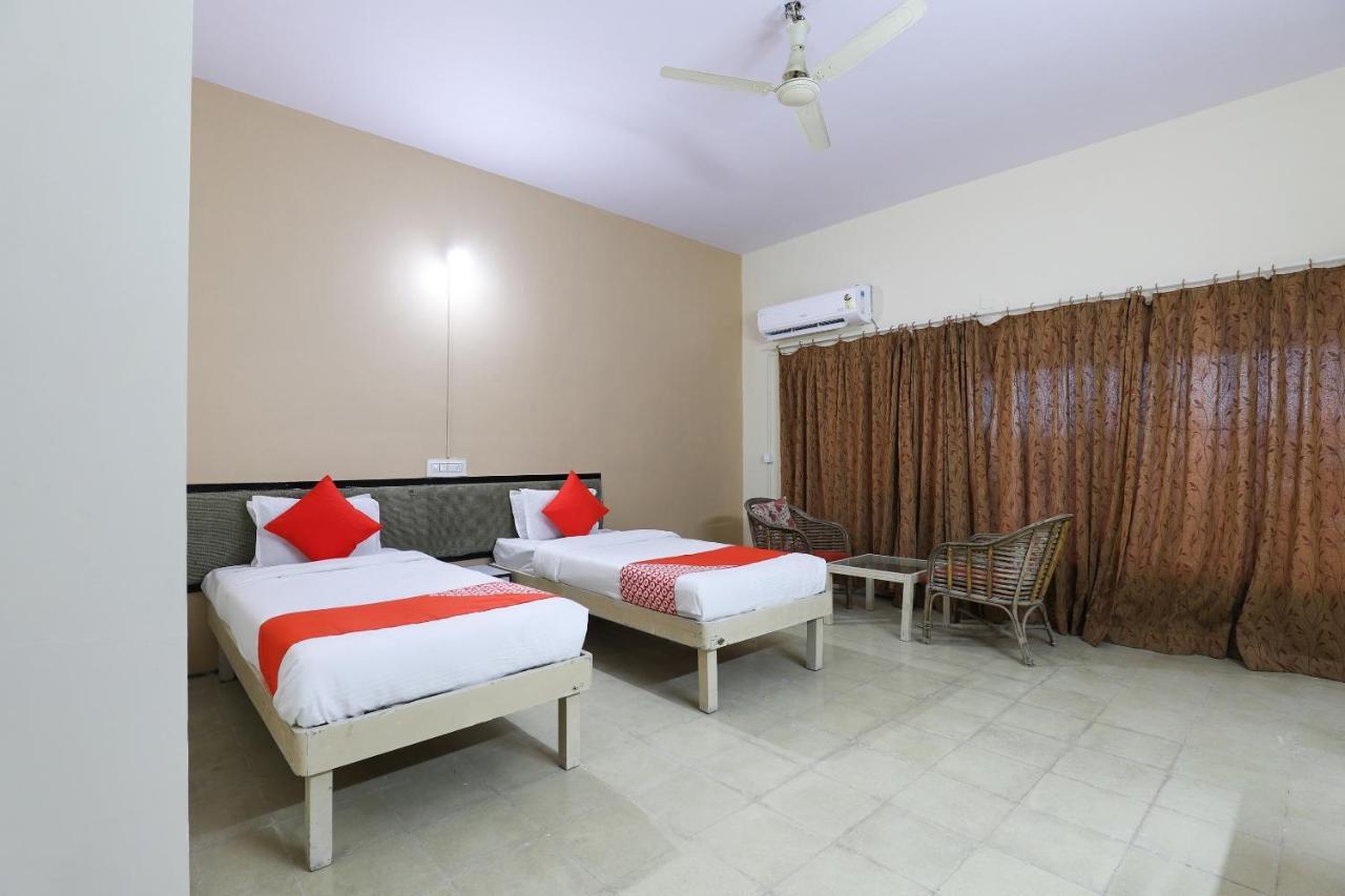Oyo Hotel Park Veraval Zewnętrze zdjęcie